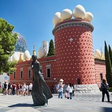 Figueres, Dalí y Girona en Barcelona